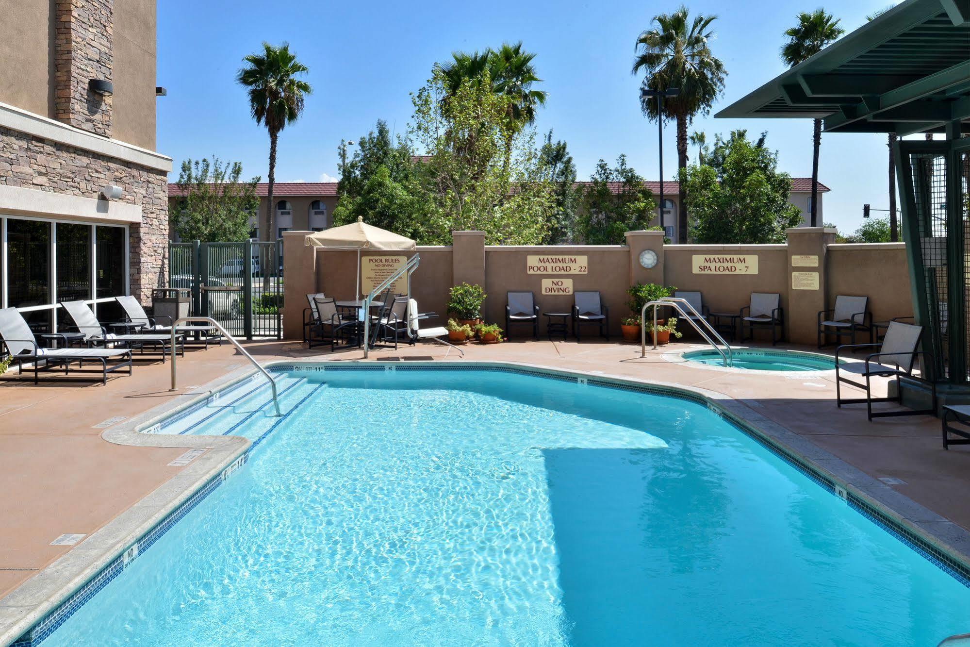 Comfort Suites Ontario Airport Convention Center מראה חיצוני תמונה
